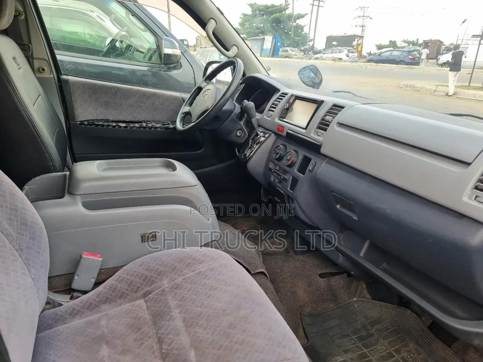Toyota HiAce 2011 Black