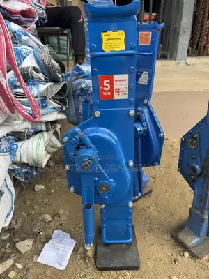 Toyo Mechanical Jack Also Known as Monkey Jack