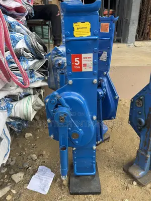 Toyo Mechanical Jack Also Known as Monkey Jack