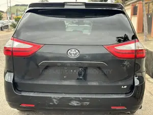 Toyota Sienna LE Mobility FWD 2019 Black