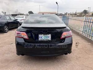 Toyota Camry Base 4dr Sedan (2.5L 4cyl 6M) 2011 Black