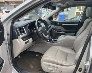 Toyota Highlander XLE 4x4 V6 (3.5L 6cyl 8A) 2017 Silver