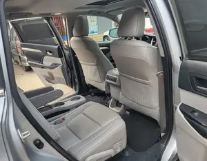 Toyota Highlander XLE 4x4 V6 (3.5L 6cyl 8A) 2017 Silver