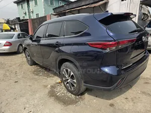 Toyota Highlander 2022 Blue