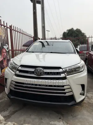 Toyota Highlander XLE 4x4 V6 (3.5L 6cyl 8A) 2018 White