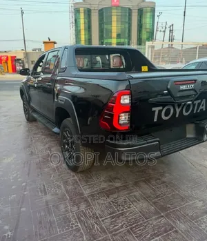 New Toyota Hilux 2024 Black