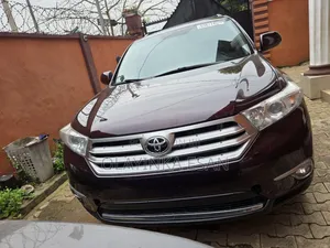 Toyota Highlander SE 2012 Burgundy