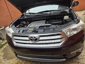 Toyota Highlander SE 2012 Burgundy