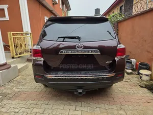 Toyota Highlander SE 2012 Burgundy