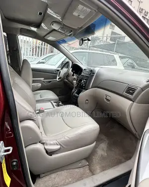 Toyota Sienna 2007 Red