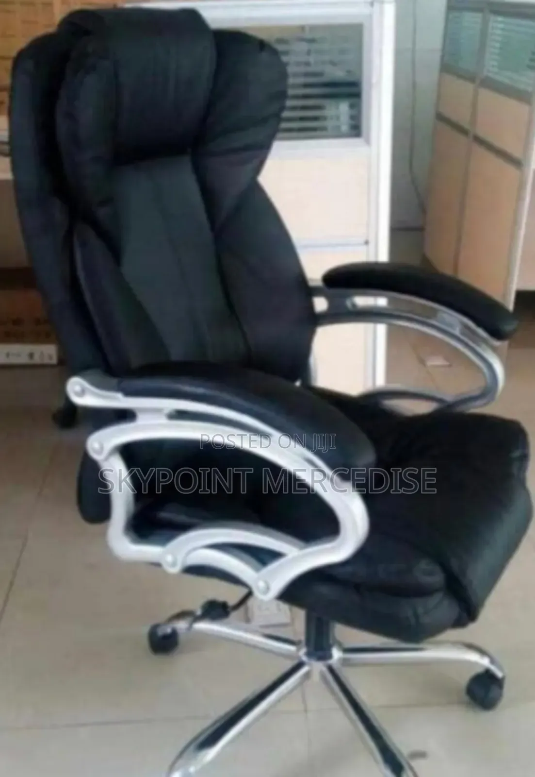 An Executive Office Ffice Swivel Chair