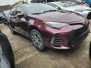 Toyota Corolla SE (1.8L 4cyl 6M) 2018 Burgundy