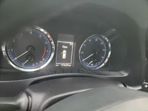 Toyota Corolla SE (1.8L 4cyl 6M) 2018 Burgundy