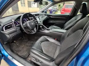 Toyota Camry SE FWD (2.5L 4cyl 8AM) 2018 Blue