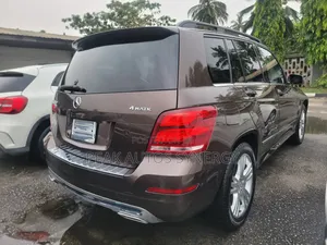 Mercedes-Benz GLK-Class Base GLK 350 4dr AWD 4MATIC (3.5L 6cyl 7A) 2015
