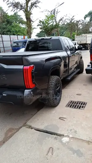 Toyota Tundra Platinum CrewMax 6.5' Bed 2023 Black