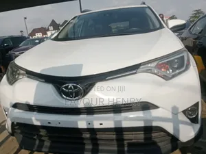 Toyota RAV4 LE FWD (2.5L 4cyl 6A) 2017 White