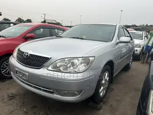 Toyota Camry SE V6 4dr Sedan (3.3L 6cyl 5A) 2005 Silver