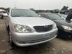 Toyota Camry SE V6 4dr Sedan (3.3L 6cyl 5A) 2005 Silver