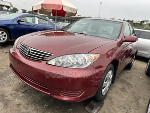Toyota Camry LE 4dr Sedan (2.4L 4cyl 5M) 2004 Red