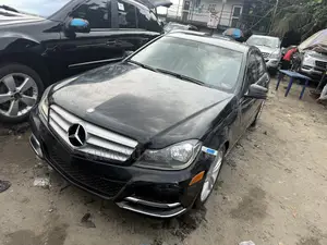 Mercedes-Benz C300 Luxury 4Matic Sedan AWD (3.5L 6cyl 7A) 2013 Black