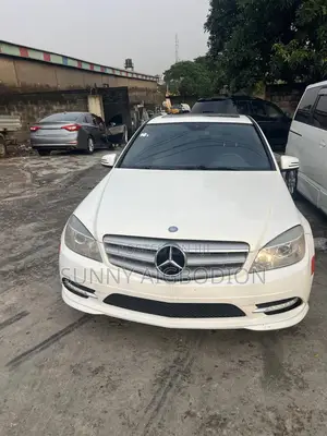 Mercedes-Benz C300 Luxury 4Matic Sedan AWD (3.0L 6cyl 7A) 2011 White
