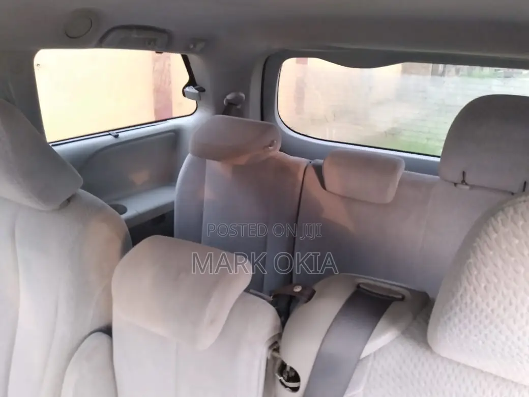 Toyota Sienna 2011 Silver