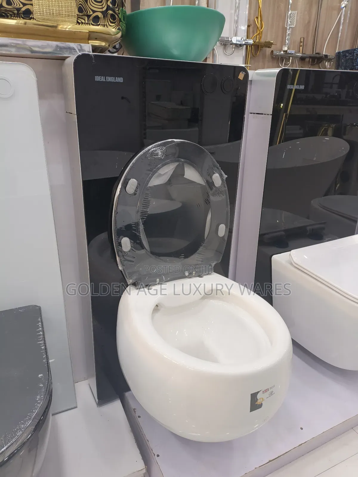 Egg Shaped Monolith Wc
