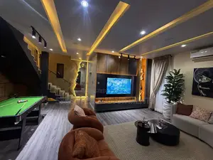 Rosewood Beautiful 4 Bedroom Duplex Apartment With Snooker.
