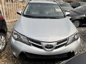 Toyota RAV4 Limited 4dr SUV (2.5L 4cyl 6A) 2015 Silver