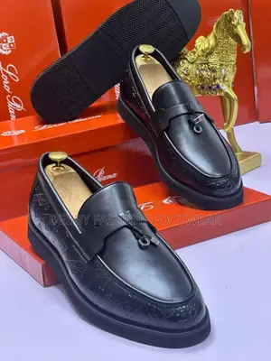 Experience Elegance With Loro Piana Men’S Footwear
