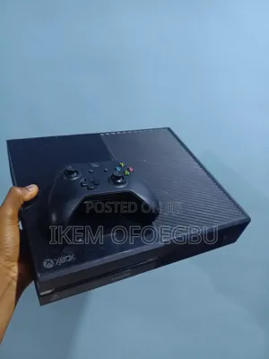 Xbox One With Games and One Wireless Pad