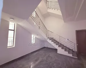 5bdrm Duplex in Estate, Kado for sale
