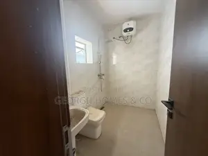 4bdrm Townhouse / Terrace in Mabushi for rent