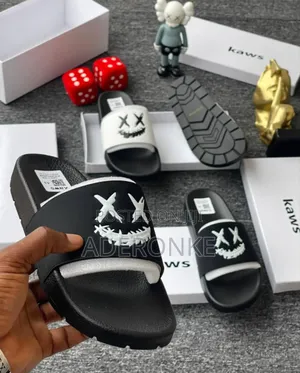 Designer Men Slide Available in Different Sizes, Type and Patterns