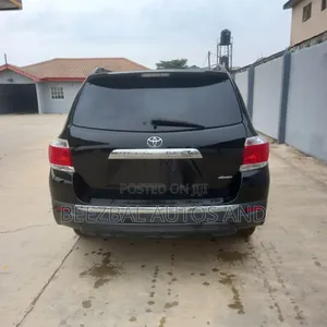 Toyota Highlander SE 2012 Black