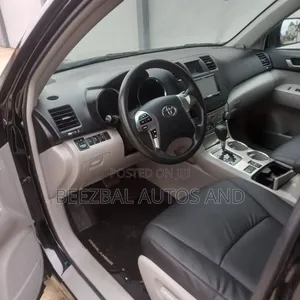 Toyota Highlander SE 2012 Black
