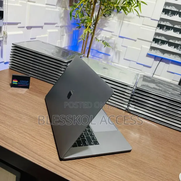 Laptop Apple MacBook Pro 2019 32GB Intel Core I9 SSD 500GB in