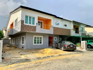 3bdrm Duplex in Paradise Chevron for sale