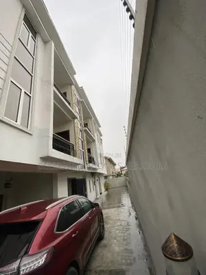 2bdrm Block of Flats in Lekki Phase 1 for sale