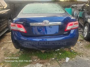 Toyota Camry XLE V6 4dr Sedan (3.5L 6cyl 6A) 2011 Blue