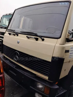 Mercedes-Benz 2000 Beige