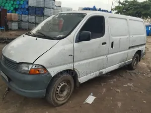 Toyota HiAce 2004 White