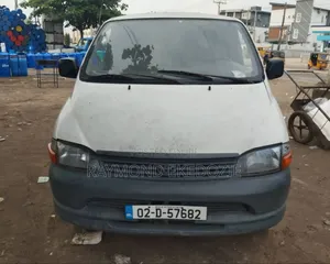 Toyota HiAce 2004 White