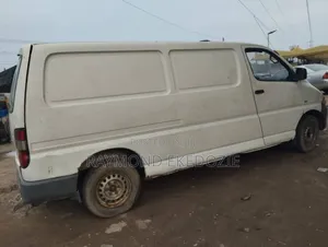 Toyota HiAce 2004 White