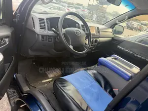 Toyota HiAce 2012 Blue