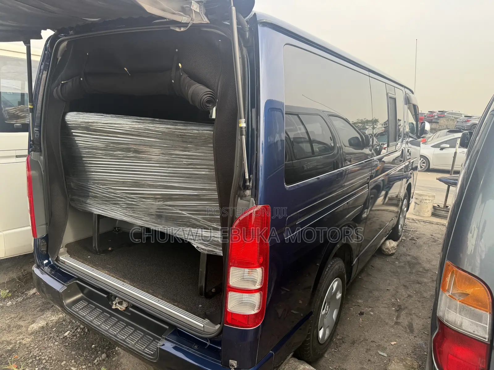 Toyota HiAce 2012 Blue