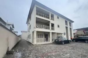 3bdrm Block of Flats in Lekki Phase1 for sale