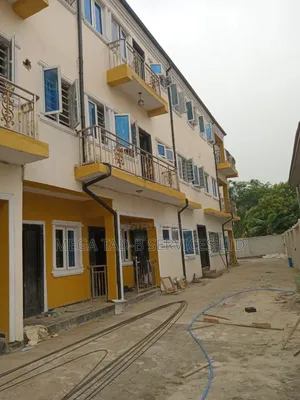 2bdrm Block of Flats in Behind Mfm Prayer for rent