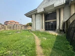 Er P Land Measuring 1200sqm With 2units of 5bedroom Duplexes on It,